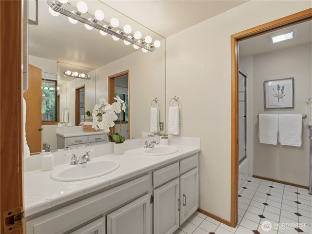 24214 SE 18th Place, Sammamish, WA 98075