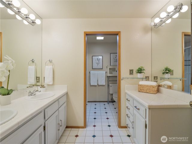 24214 SE 18th Place, Sammamish, WA 98075