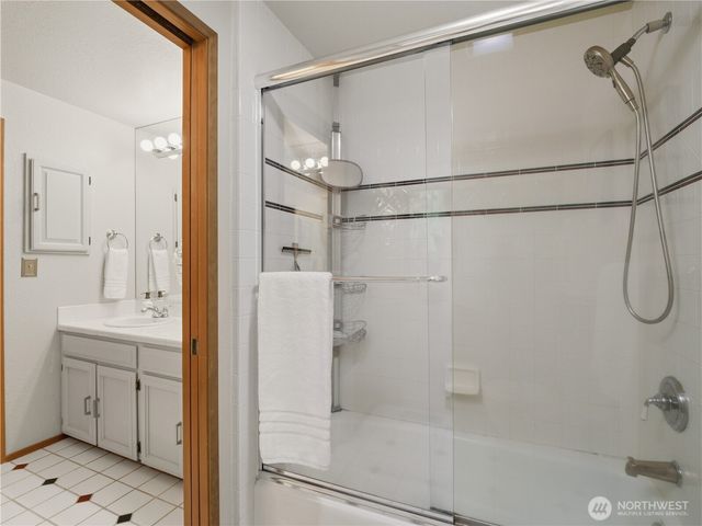 24214 SE 18th Place, Sammamish, WA 98075