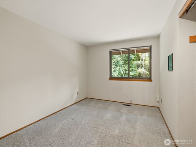 24214 SE 18th Place, Sammamish, WA 98075
