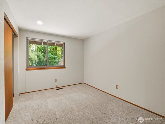 24214 SE 18th Place, Sammamish, WA 98075
