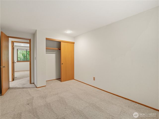 24214 SE 18th Place, Sammamish, WA 98075