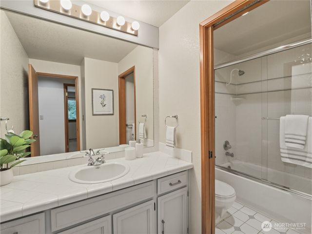 24214 SE 18th Place, Sammamish, WA 98075