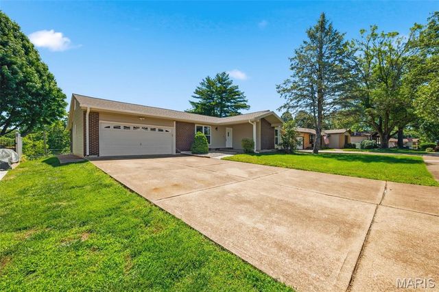 2207 Bentley Manor Drive, Fenton, MO 63026