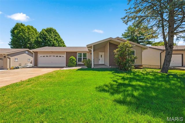 2207 Bentley Manor Drive, Fenton, MO 63026