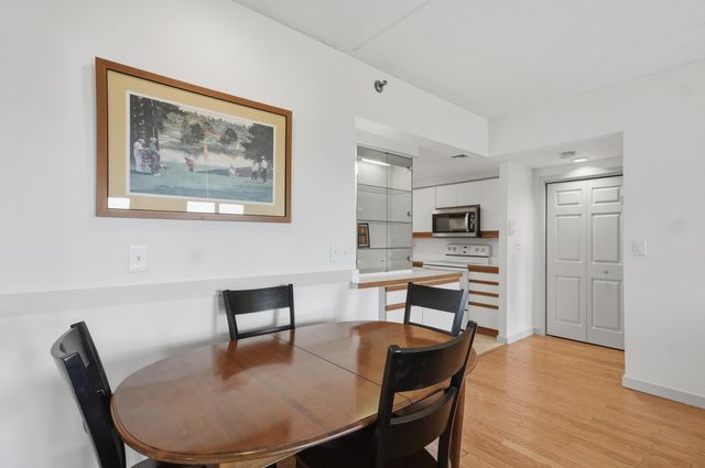 10 Mountain Laurels Dr Apt 405, Nashua, NH 03062