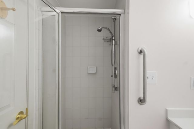 10 Mountain Laurels Dr Apt 405, Nashua, NH 03062