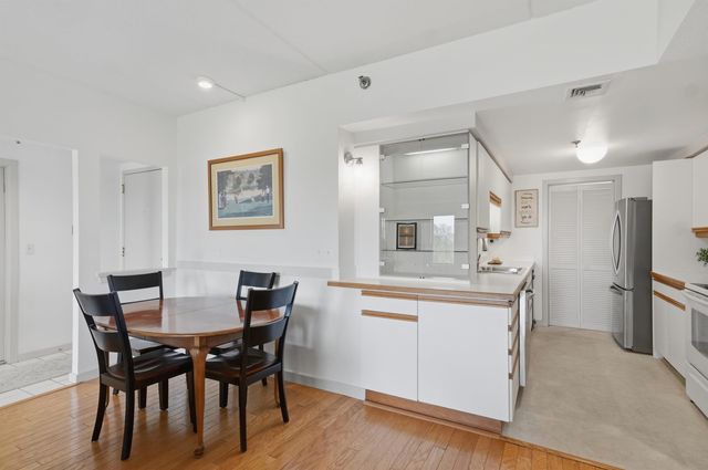 10 Mountain Laurels Dr Apt 405, Nashua, NH 03062