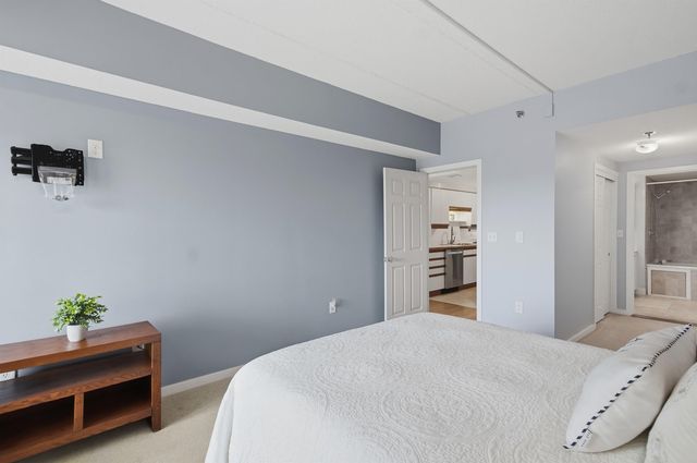 10 Mountain Laurels Dr Apt 405, Nashua, NH 03062