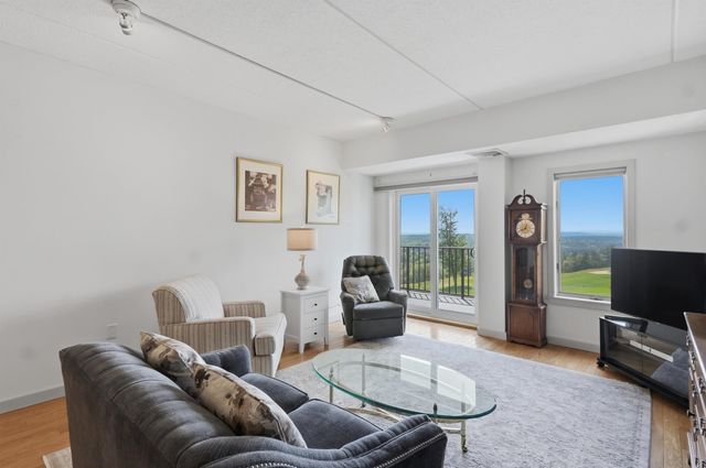 10 Mountain Laurels Dr Apt 405, Nashua, NH 03062