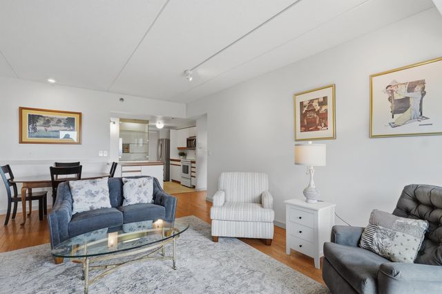 10 Mountain Laurels Dr Apt 405, Nashua, NH 03062