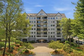 10 Mountain Laurels Dr Apt 405, Nashua, NH 03062
