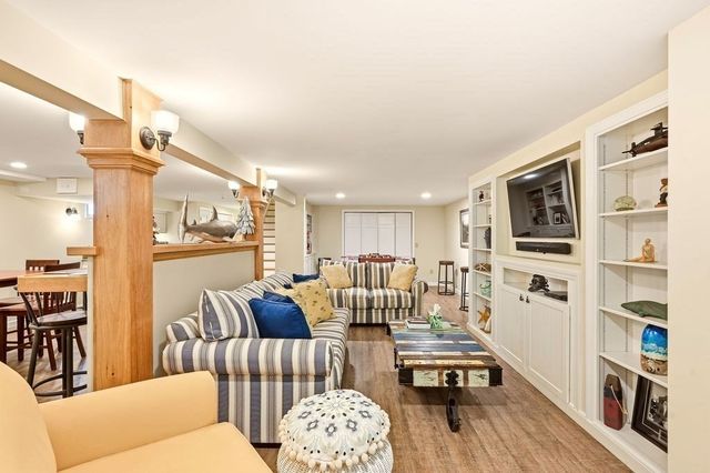 10 Circle Dr, Eastham, MA 02642