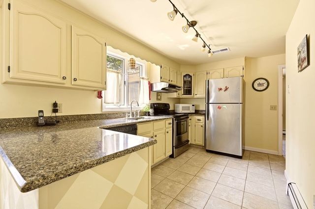 10 Circle Dr, Eastham, MA 02642