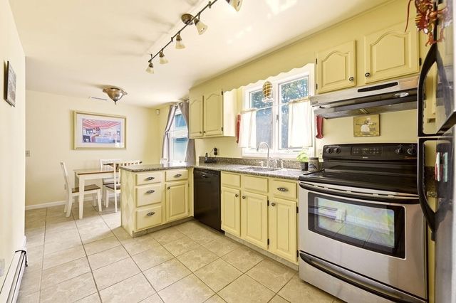 10 Circle Dr, Eastham, MA 02642