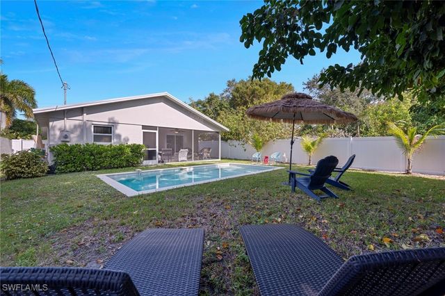 712 110th AVE N, Naples, FL 34108