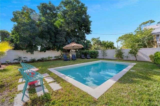 712 110th AVE N, Naples, FL 34108