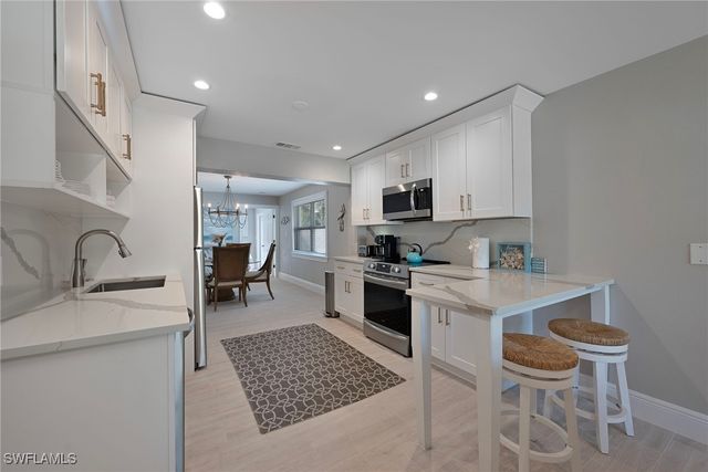 712 110th AVE N, Naples, FL 34108