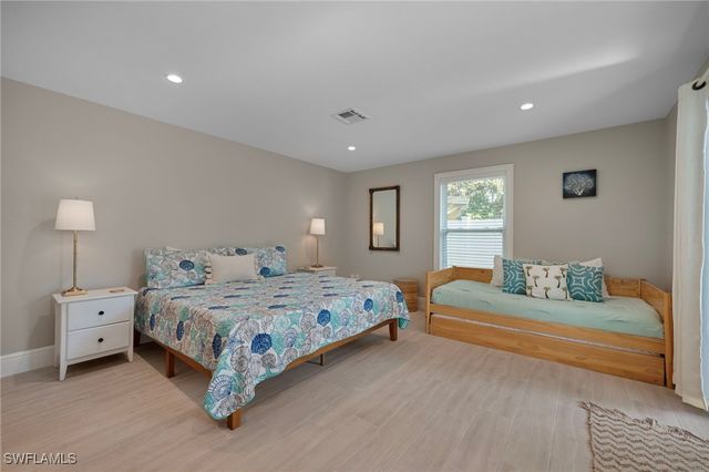 712 110th AVE N, Naples, FL 34108