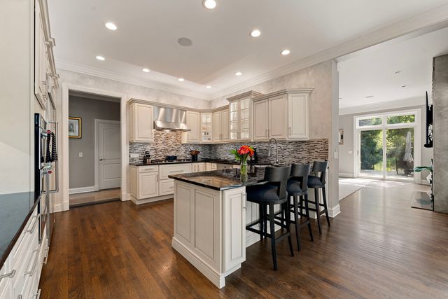 950 Gage Lane, Lake Forest, IL 60045