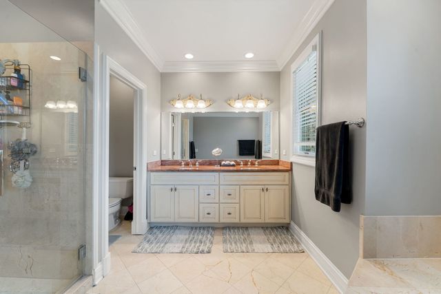 950 Gage Lane, Lake Forest, IL 60045