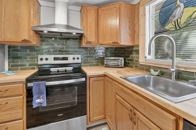 10709 W HALLS RIVER ROAD, Homosassa, FL 34448