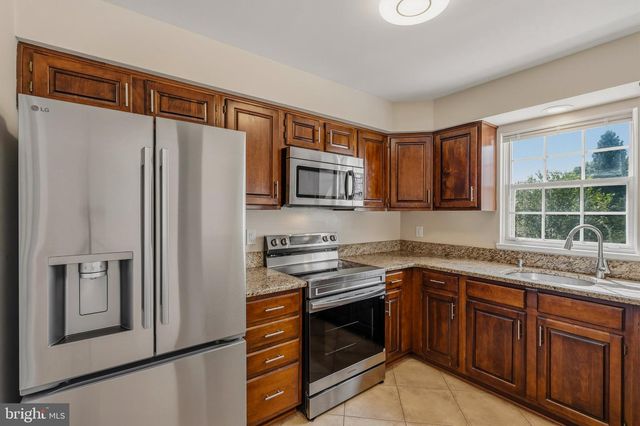 14063 WINDING RIDGE LN, Centreville, VA 20121