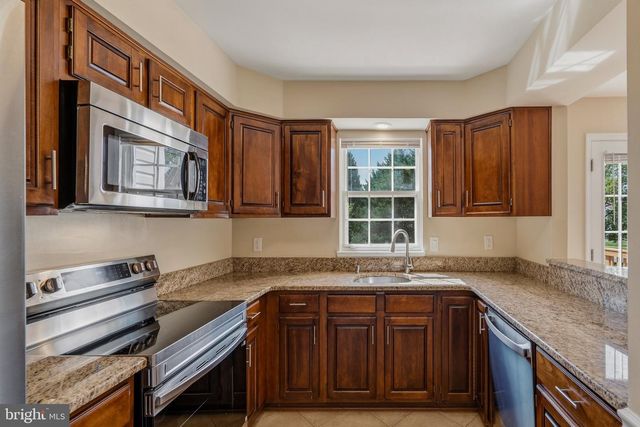 14063 WINDING RIDGE LN, Centreville, VA 20121