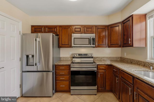 14063 WINDING RIDGE LN, Centreville, VA 20121