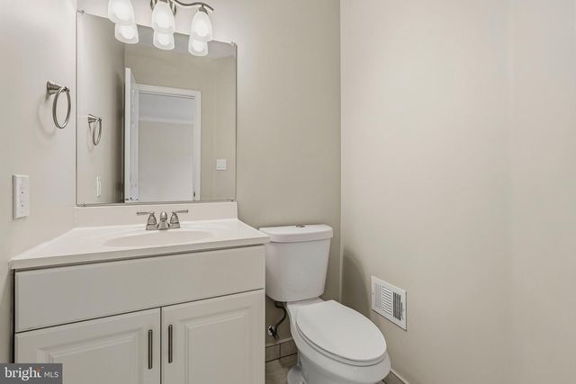 14063 WINDING RIDGE LN, Centreville, VA 20121