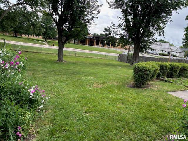 1212 Ivywood Drive, Springfield, IL 62704
