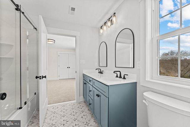 17 HICKORY LN, Malvern, PA 19355