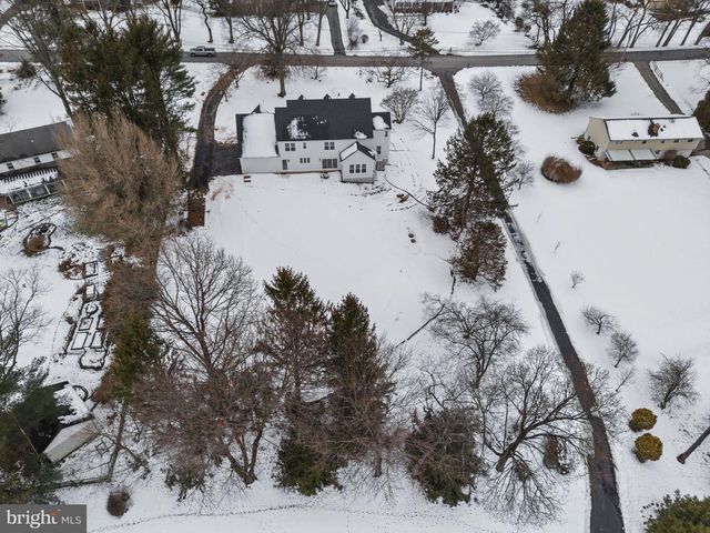 17 HICKORY LN, Malvern, PA 19355