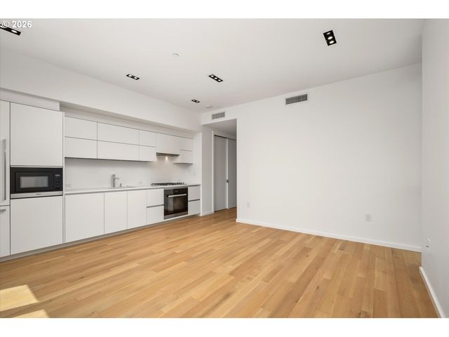 1075 Nw NORTHRUP St 421, Portland, OR 97209