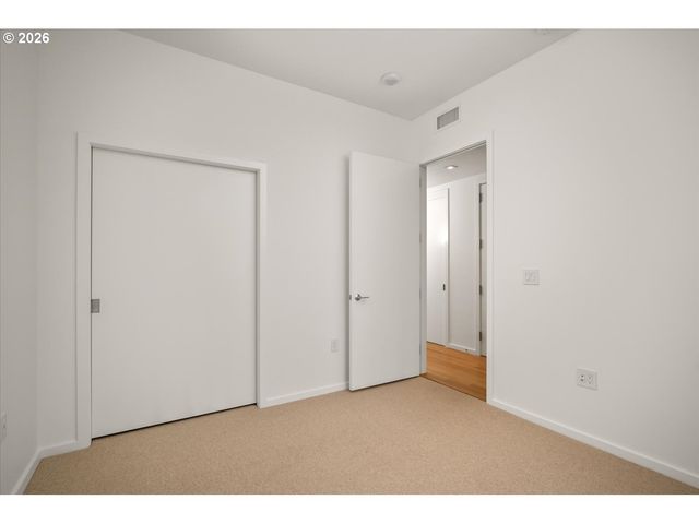 1075 Nw NORTHRUP St 421, Portland, OR 97209