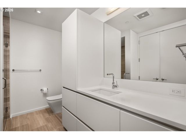 1075 Nw NORTHRUP St 421, Portland, OR 97209