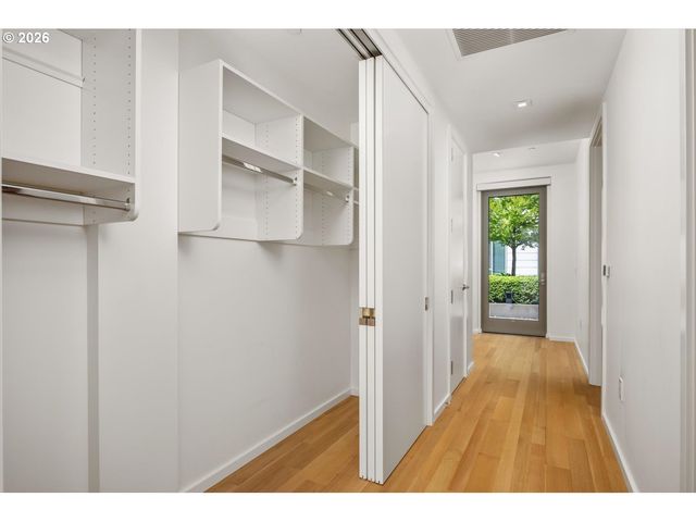 1075 Nw NORTHRUP St 421, Portland, OR 97209