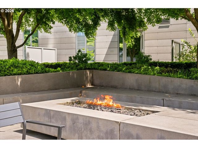 1075 Nw NORTHRUP St 421, Portland, OR 97209