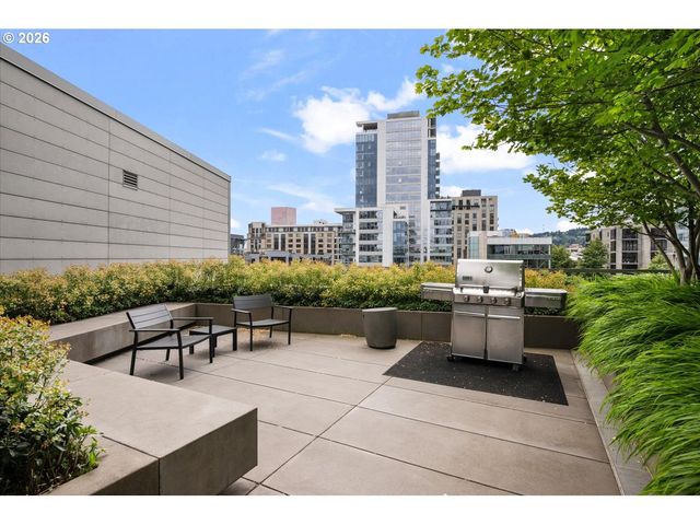1075 Nw NORTHRUP St 421, Portland, OR 97209