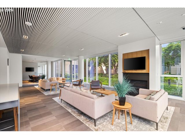 1075 Nw NORTHRUP St 421, Portland, OR 97209