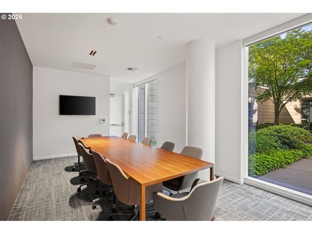 1075 Nw NORTHRUP St 421, Portland, OR 97209