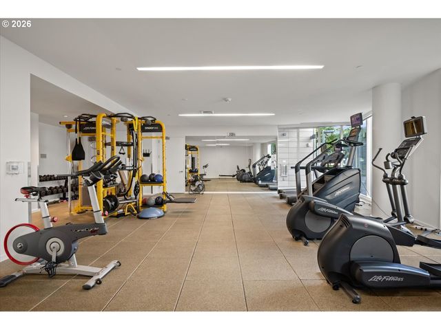 1075 Nw NORTHRUP St 421, Portland, OR 97209