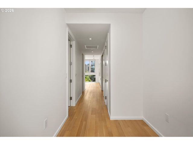1075 Nw NORTHRUP St 421, Portland, OR 97209