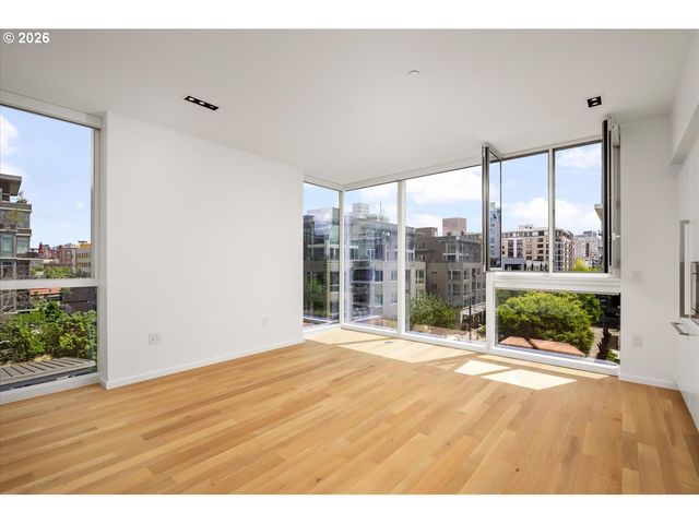 1075 Nw NORTHRUP St 421, Portland, OR 97209