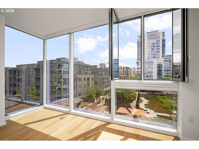 1075 Nw NORTHRUP St 421, Portland, OR 97209