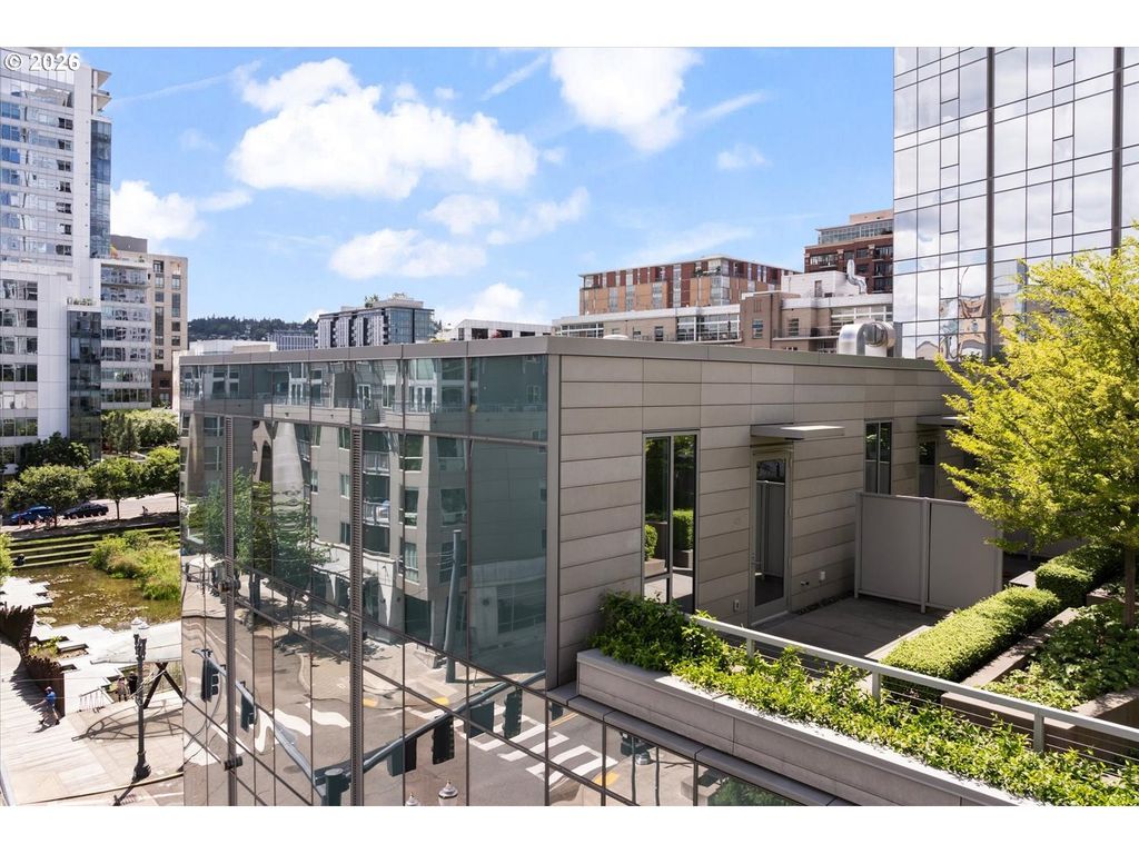 1075 Nw NORTHRUP St 421, Portland, OR 97209
