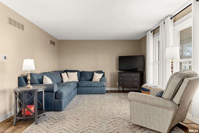 21184 ALLENTOWN Road, Pekin, IL 61554