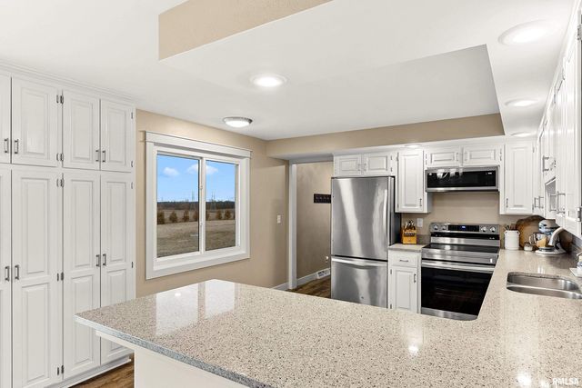 21184 ALLENTOWN Road, Pekin, IL 61554