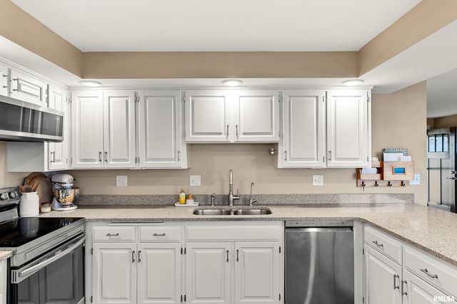 21184 ALLENTOWN Road, Pekin, IL 61554