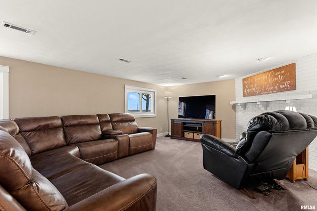 21184 ALLENTOWN Road, Pekin, IL 61554